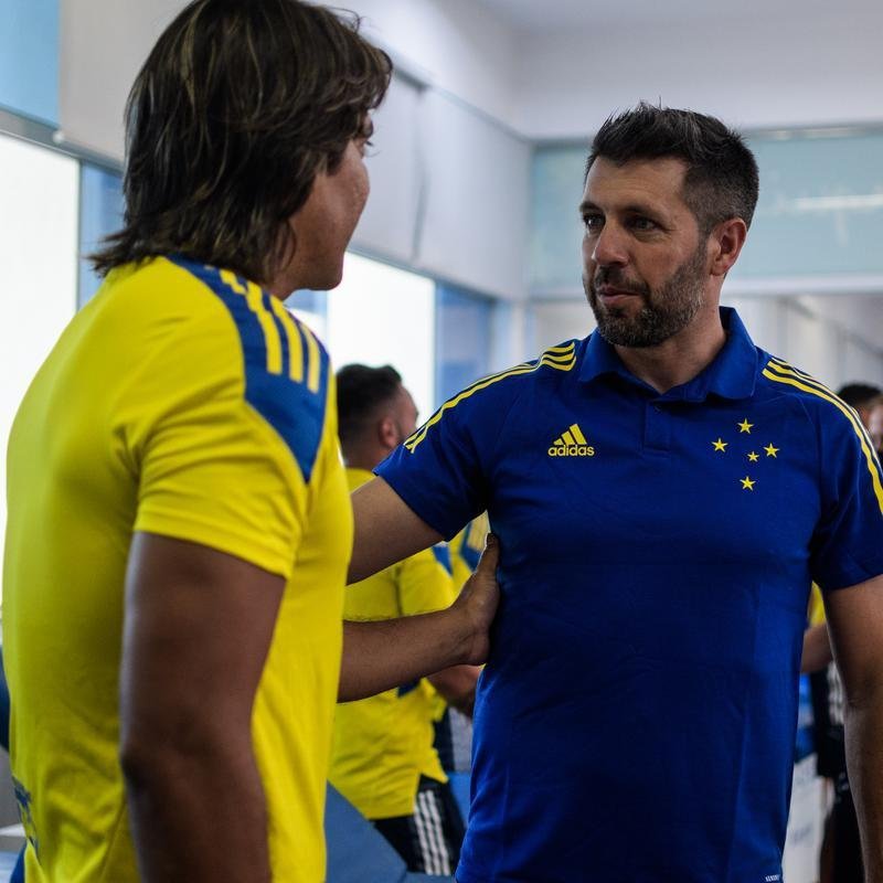 Fotos do primeiro dia de trabalho do Cruzeiro em 2022 na Toca da Raposa II