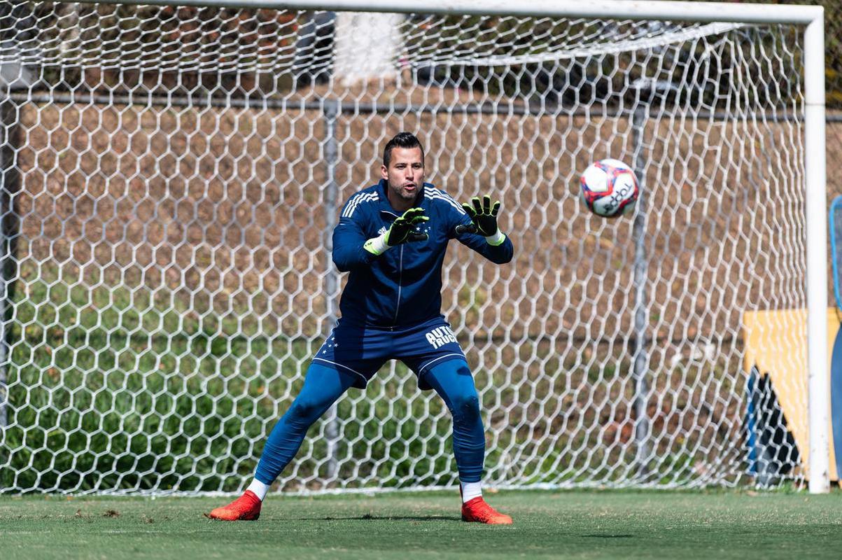 Fotos do treino do Cruzeiro desta sexta-feira na Toca II