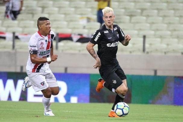 Veja imagens do empate entre Ferroviário-CE e Atlético no Castelão