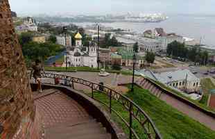 Njini Novgorod  uma cidade russa capital do oblast Njni Novgorod. Situa-se s margens dos rios Volga e Oka. Tem cerca de 1.250.600 habitantes. Foi fundada em 1221, sendo designada por Gorky entre 1932 e 1991