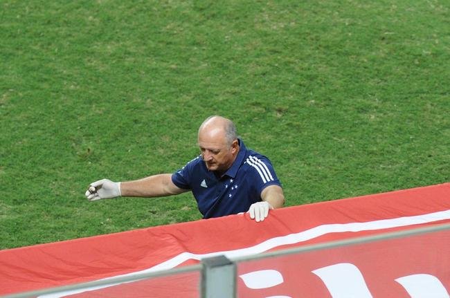 Luiz Felipe Scolari - 9 vitrias, 8 empates e 4 derrotas em 21 jogos (55,56%)