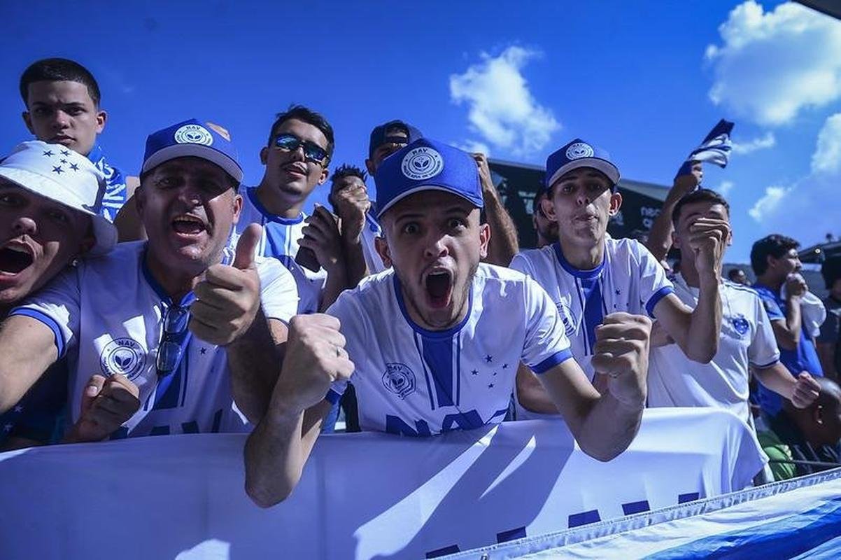 Torcida do Cruzeiro na Neo Qumica Arena, em So Paulo