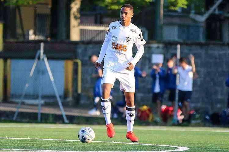 O zagueiro Rômulo, de 16 anos, do time sub-17 do Atlético, teve resultado positivo no dia 13 de novembro, quando também estava em período de treinos com a Seleção Brasileira Sub-17 em Itu-SP.