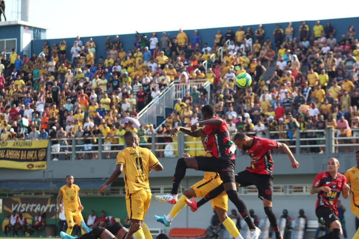 Fotos do jogo de volta da semifinal da Srie D, entre Amazonas e Pouso Alegre, no Estdio Carlos Zamith, em Manaus