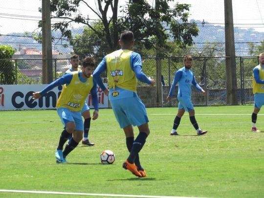Fotos do treino do Cruzeiro nesta segunda-feira (02/04)