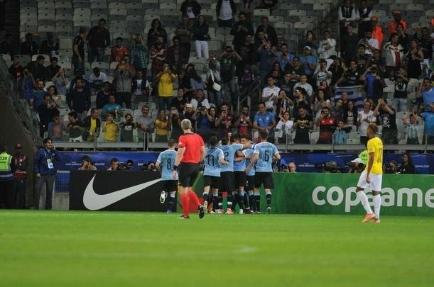 Fotos de Uruguai x Equador, no Mineiro