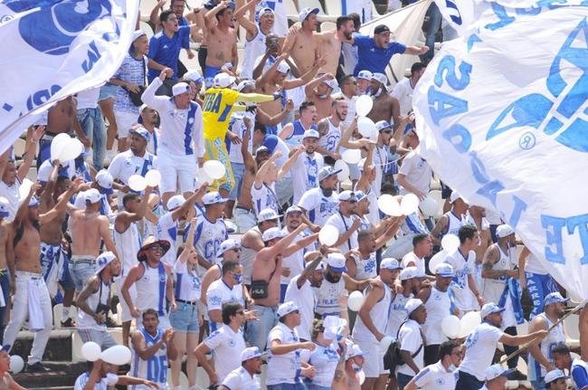 Cruzeiro e Ponte Preta se enfrentaram numa manh de forte calor em Sete Lagoas