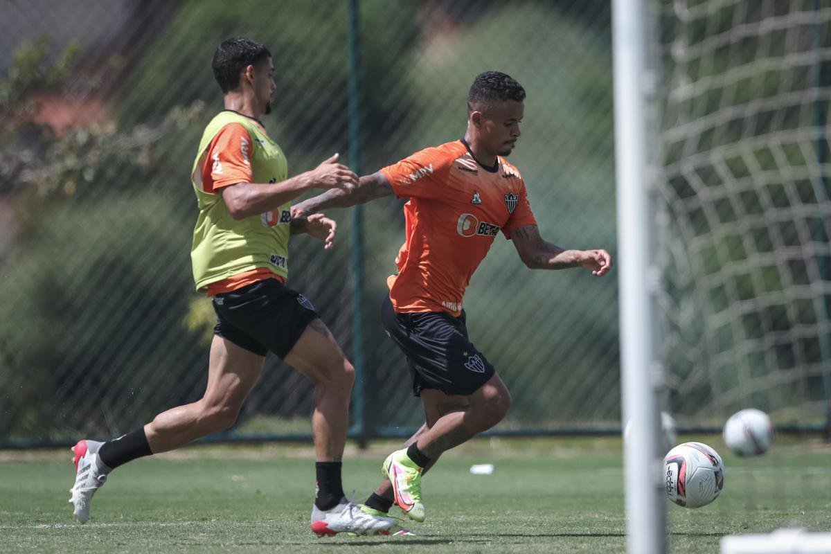 Fotos do primeiro treino de Junior Alonso no retorno ao Atltico