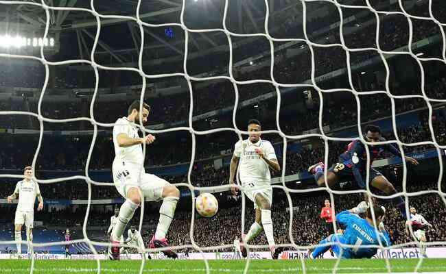Milito foi o autor do gol contra do Real Madrid que deu a vitria para o Barcelona