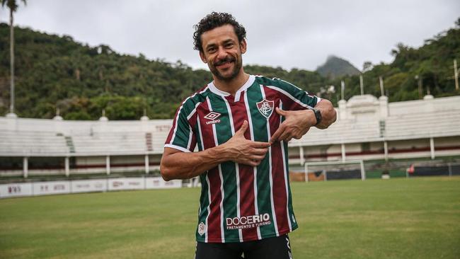 Fred - chegou a treinar no Cruzeiro em janeiro, porm buscou seus direitos na Justia em razo de pendncias salariais e outras verbas trabalhistas. Em 19 de novembro, o clube entrou em acordo para pagar ao jogador R$ 25 milhes divididos em 60 vezes a partir de janeiro de 2022. Desde o fim de maio, o veterano de 37 anos atua no Fluminense. Em 16 partidas no ano, marcou apenas dois gols.
