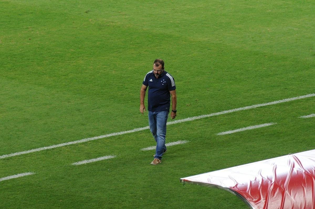 Fotos do duelo entre Cruzeiro e Chapecoense, no Mineiro, pela quarta rodada da Srie B