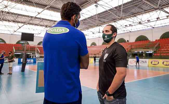 Filipe Ferraz, comandante do Cruzeiro, reencontra o tcnico Henrique Furtado, do Montes Claros Amrica