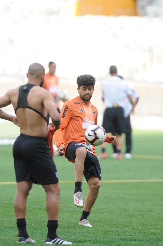 Brasileiros e argentinos se enfrentam nesta quinta-feira, s 21h30, no Mineiro