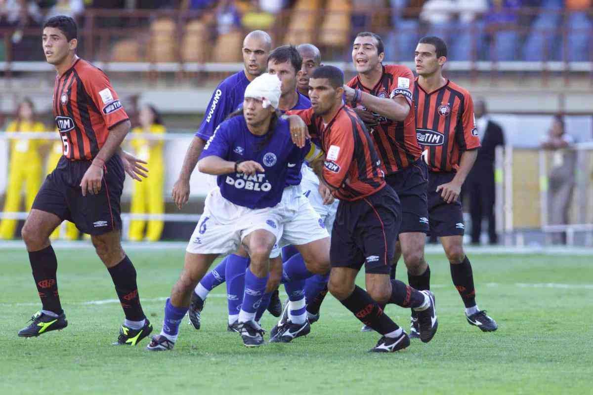 Em 2002, o Cruzeiro conquistou o seu ltimo ttulo regional, a Copa Sul-Minas. Na deciso, o time celeste venceu o Athletico-PR por 2 a 1, em Curitiba, e 1 a 0, no Mineiro. O autor do gol em BH foi o lateral-esquerdo Sorn, depois de assistncia de Ruy.
