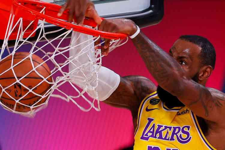 LeBron James se irrita com inícios dos jogos do Lakers na