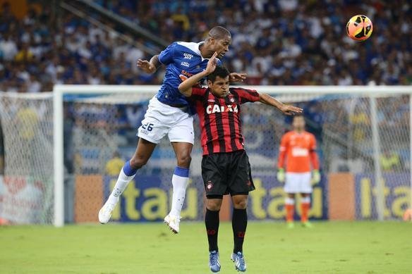 Cruzeiro venceu o Atltico-PR por 1 a 0
