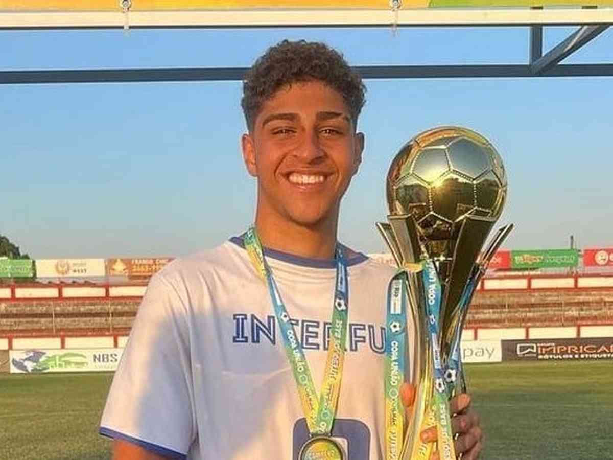 Só dois de 56 campeões mundiais sub-17 jogaram Copa: Adriano e