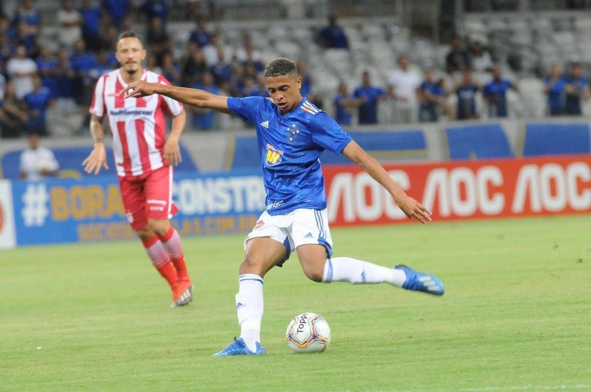 Rafael Santos (lateral-esquerdo)