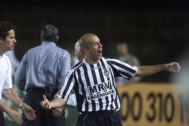 Fábio Júnior (atacante) - Cruzeiro (1997-1998, 2000, 2002); Atlético (2003, 2005); América (2010-2013)