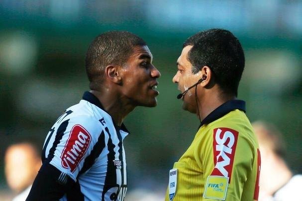 Imagens do jogo no Couto Pereira