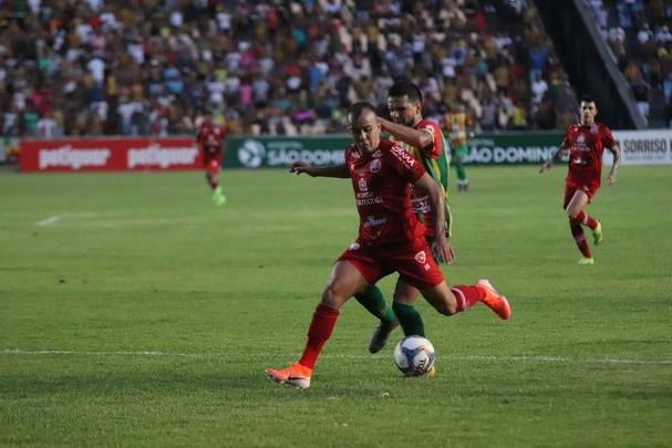 Em partida no Castelo, em So Lus, o Nutico conseguiu administrar sua vantagem, obtida nos Aflitos, em vitria por 3 a 1, e conquistou o ttulo ao empatar em 2 a 2 com o Sampaio Corra