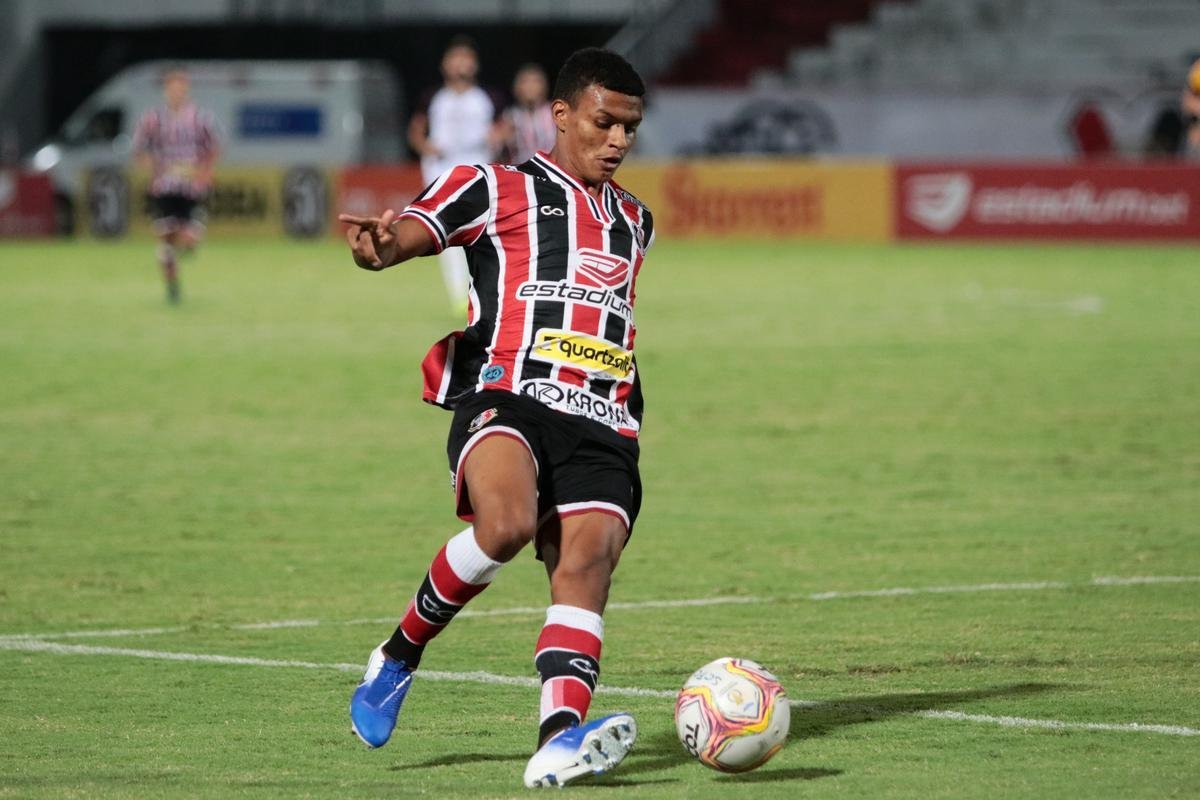 No Arruda, Jacuipense saiu na frente, com Railan. Mayco Félix, com dois gols, virou para o Santa. Os dois gols de Dinei, viraram novamente o placar, mas, nos minutos finais, Toty empatou para o Tricolor.