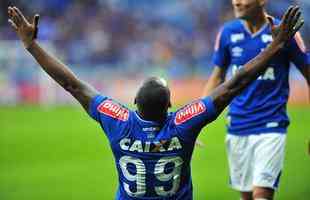Sass fez comemorao tradicional no primeiro gol com a camisa do Cruzeiro