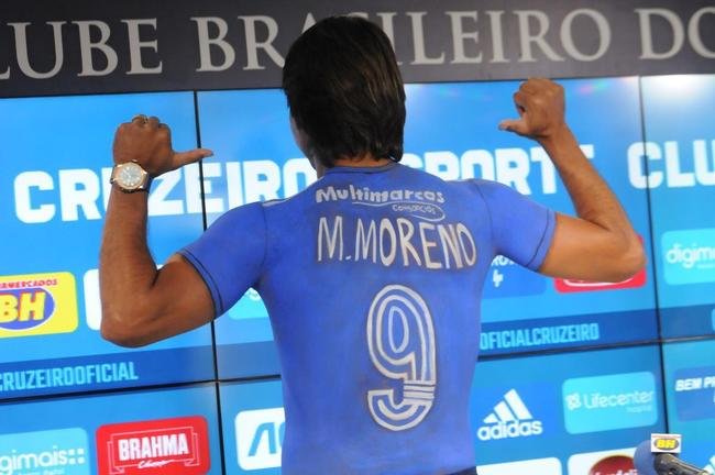 Fotos da apresenta��o do atacante Marcelo Moreno como novo refor�o do Cruzeiro para 2020. Duante entrevista, jogador foi acompanhado pela esposa Marilisy Antonelli e pela filha, Maria Clara