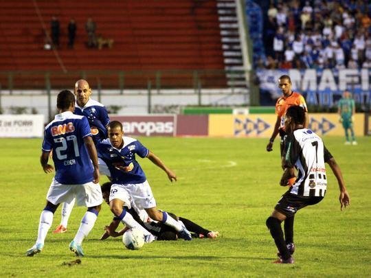 Cruzeiro jogou com time misto e derrotou o Tupi por 2 a 0, com gols de Dagoberto e Borges