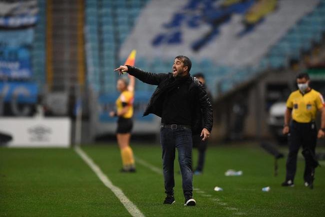 Coudet em cl�ssicos no futebol brasileiro: quatro derrotas e quatro empates