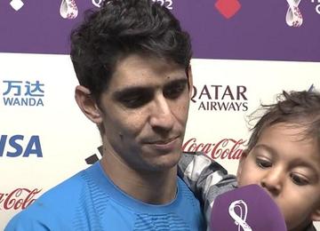 Yassine Bounou, do Sevilla, foi surpreendido pela criança, mas riu e seguiu na entrevista concedida após a classificação para a semifinal da Copa do Mundo