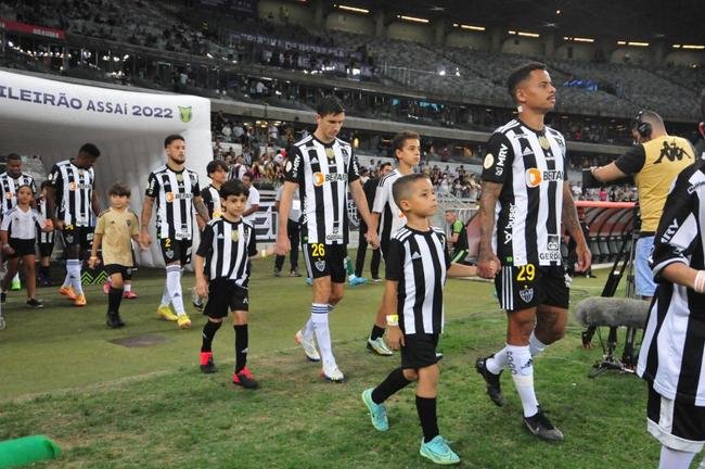 Mascotinhos do Atltico no jogo contra o Juventude, no Mineiro, pelo Campeonato Brasileiro de 2022