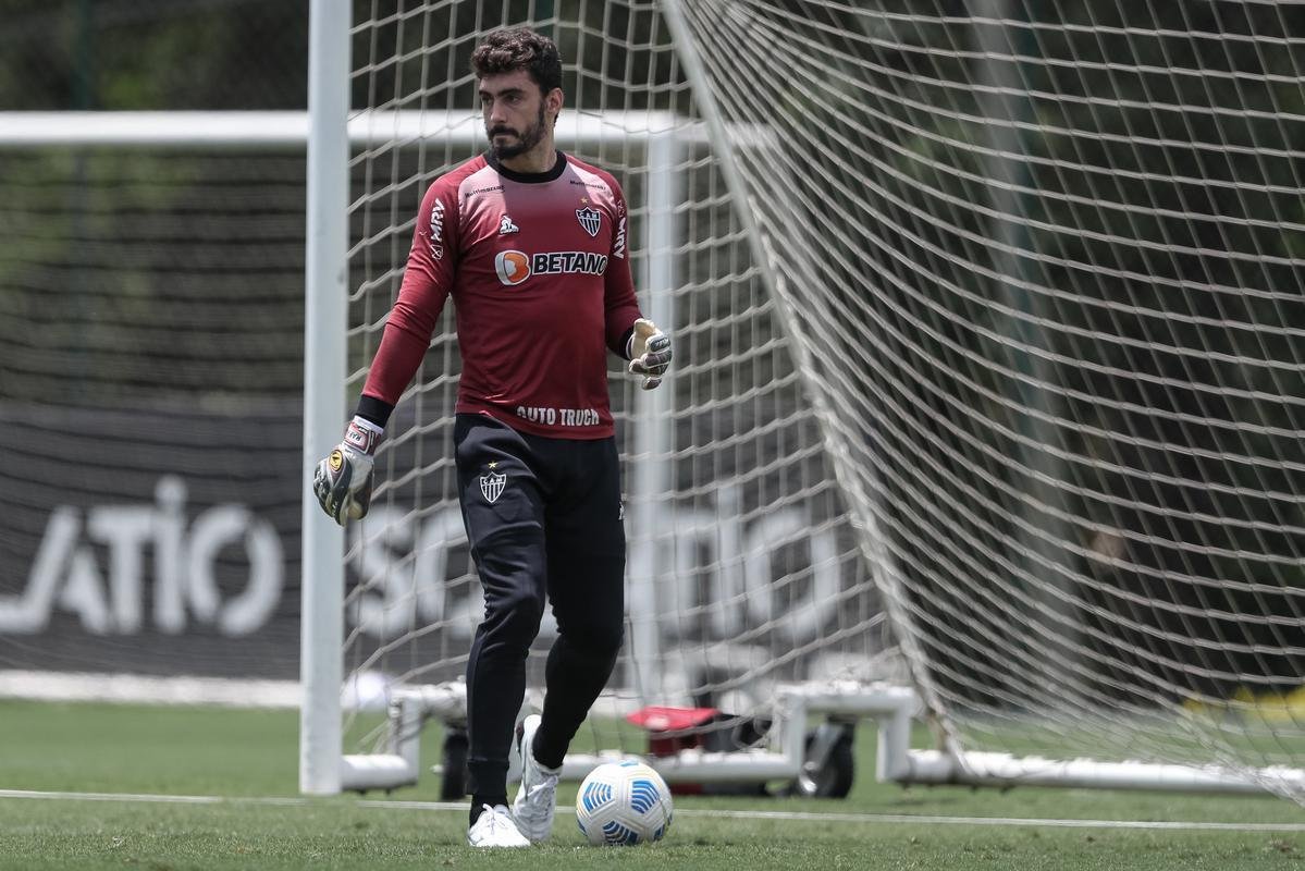 Aps a vitria por 2 a 1 sobre o Cuiab, neste domingo (24), pelo Campeonato Brasileiro, o elenco do Atltico se reapresentou e treinou na tarde desta segunda-feira (25), na Cidade do Galo, em Vespasiano. As atividades visaram o duelo de volta da semifinal da Copa do Brasil, contra o Fortaleza, que ocorrer na quarta-feira (27). Por ter vencido o jogo de ida por 4 a 0, no Mineiro, o Galo tem vaga encaminhada na deciso do principal torneio mata-mata do pas.