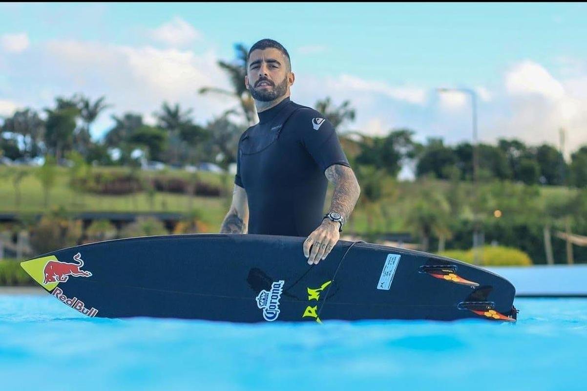 Pedro Scooby, do BBB22,  surfista profissional