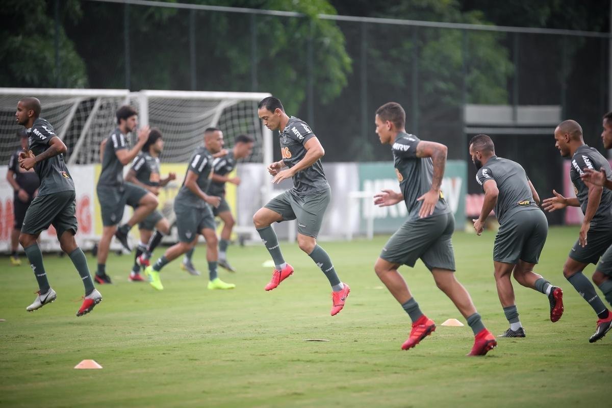 Em busca de reao na Libertadores, Atltico treinou na tarde deste domingo, na Cidade do Galo, antes de viagem para Montevidu, local da partida contra Nacional 