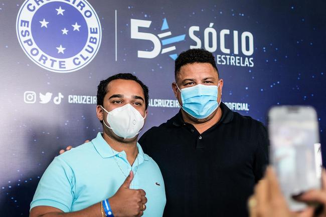 Em sua primeira visita  Toca da Raposa II, Ronaldo concedeu entrevista coletiva e teve contato com jogadores e comisso tcnica do Cruzeiro. Ele tambm se encontrou com scios da categoria Diamante.