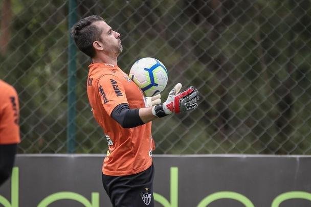 Atlético treina com Victor e Jair em campo; veja fotos