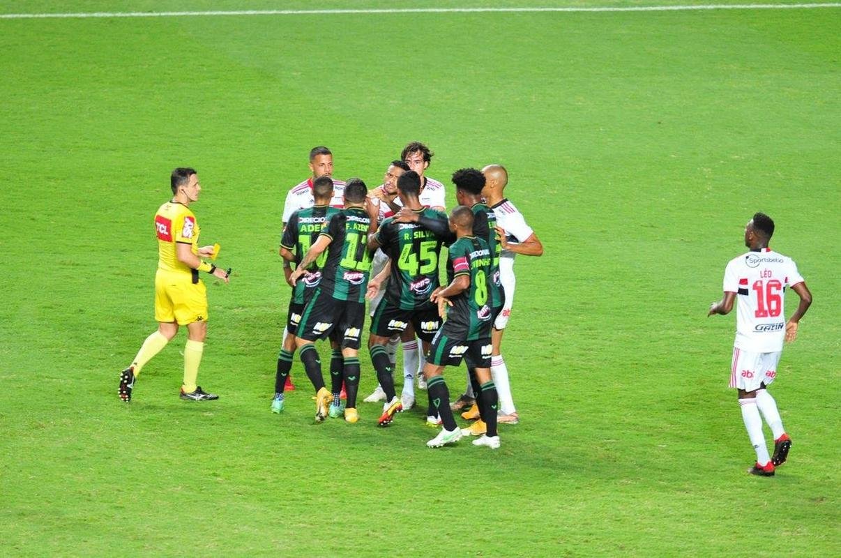 Fotos do jogo entre Amrica e So Paulo, no Independncia, em BH, pela ltima rodada do Campeonato Brasileiro de 2021