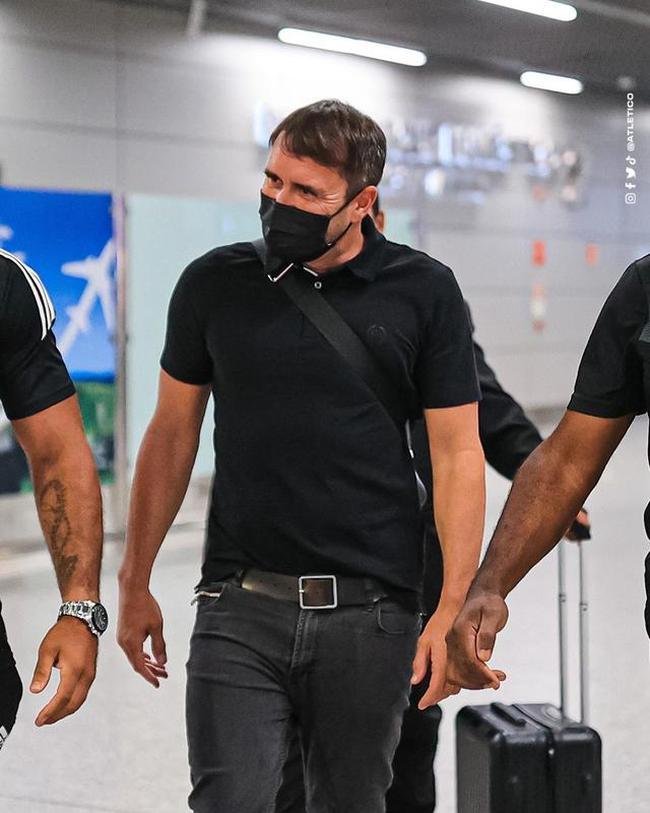 Novo tcnico do Atltico, o argentino Eduardo Coudet chegou a Belo Horizonte nesta sergunda-feira (28)  noite para se reunir com a diretoria e iniciar o planejamento para a pr-temporada