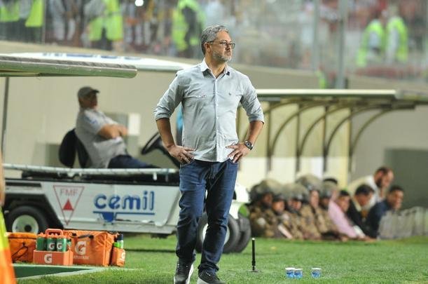 Campeo olmpico com a Seleo Brasileira em 2016, Rogrio Micale comandou o time profissional do Atltico em 2017. Foram s 13 jogos  frente do time. Depois dele, chegaram Oswaldo de Oliveira e o auxiliar Thiago Larghi.