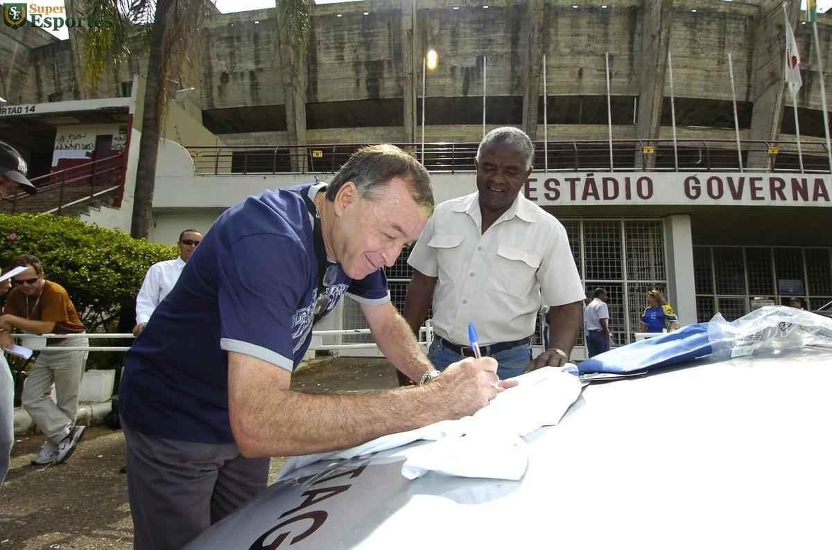 Em 2006, no aniversário de 40 anos do título da Taça Brasil de 1966, reportagem do Estado de Minas e do Superesportes reuniu no Mineirão alguns dos craques do Cruzeiro: Zé Carlos, William, Procópio, Neco, Natal, Dirceu Lopes, Evaldo e Tostão.
