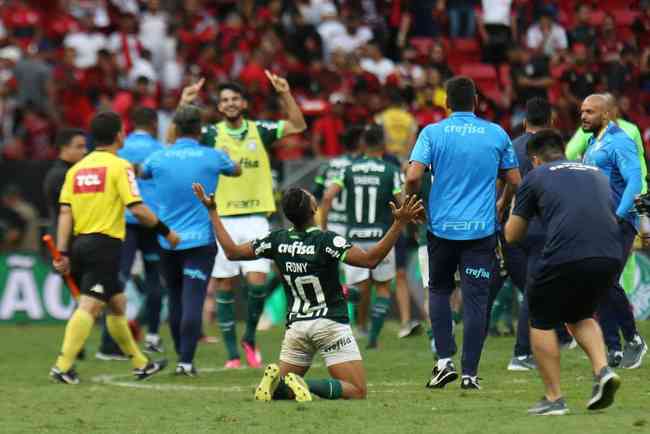 No mesmo dia do jogão da Supercopa entre Flamengo e Palmeiras, um jogo da  Serie A3 do Paulista teve o mesmo placar com um roteiro mais louco: fora de  casa, o Marília