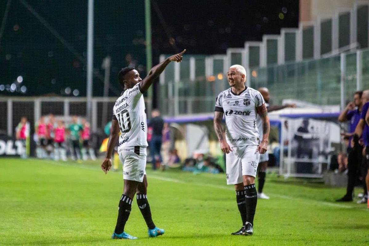 Mesmo com a sada de Dorival Jnior, que foi trabalhar no Flamengo, o Cear empatou fora de casa contra o Gois e chegou h dez partidas sem perder na temporada