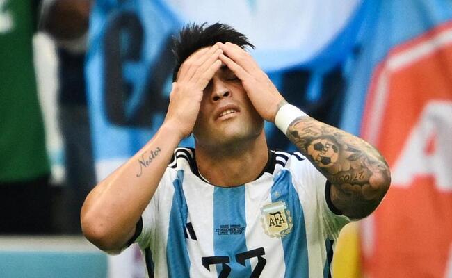 Argentina teve trs gols anulados por impedimento ainda no primeiro tempo