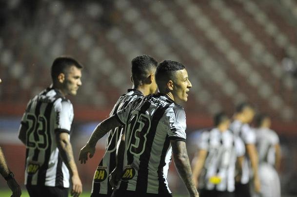 Villa Nova e Atltico se enfrentaram no Alapo do Bonfim, em Nova Lima, pelo Campeonato Mineiro