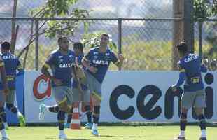 Imprensa s pde acompanhar a primeira parte do treinamento do Cruzeiro na Toca da Raposa II