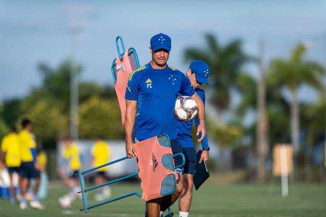 Fotos do treino do Cruzeiro nesta quinta-feira (6/5), na Toca da Raposa II