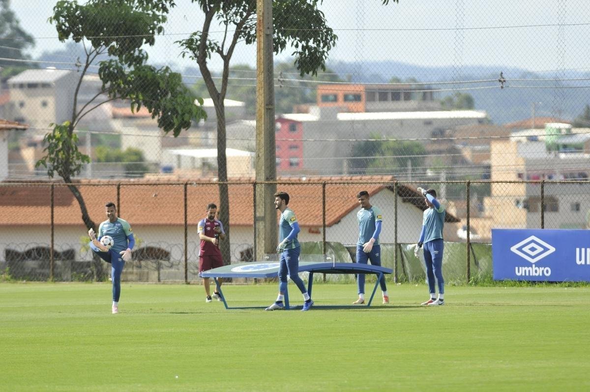 Treino do Cruzeiro nesta segunda marcou o batismo do colombiano Luis Orejuela, reforo para 2019