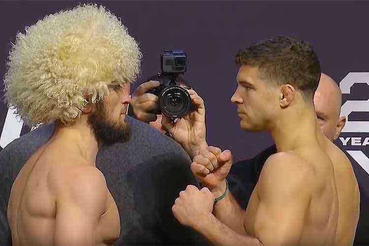 Khabib vence Iaquinta e é o novo campeão peso-leve do UFC