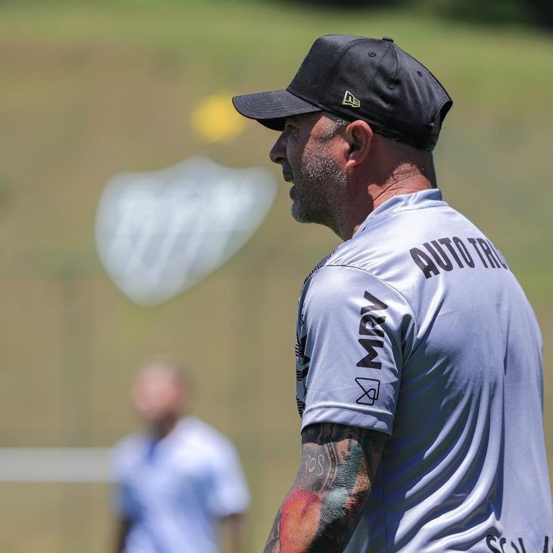 Atlético divulga fotos do novo uniforme de treino